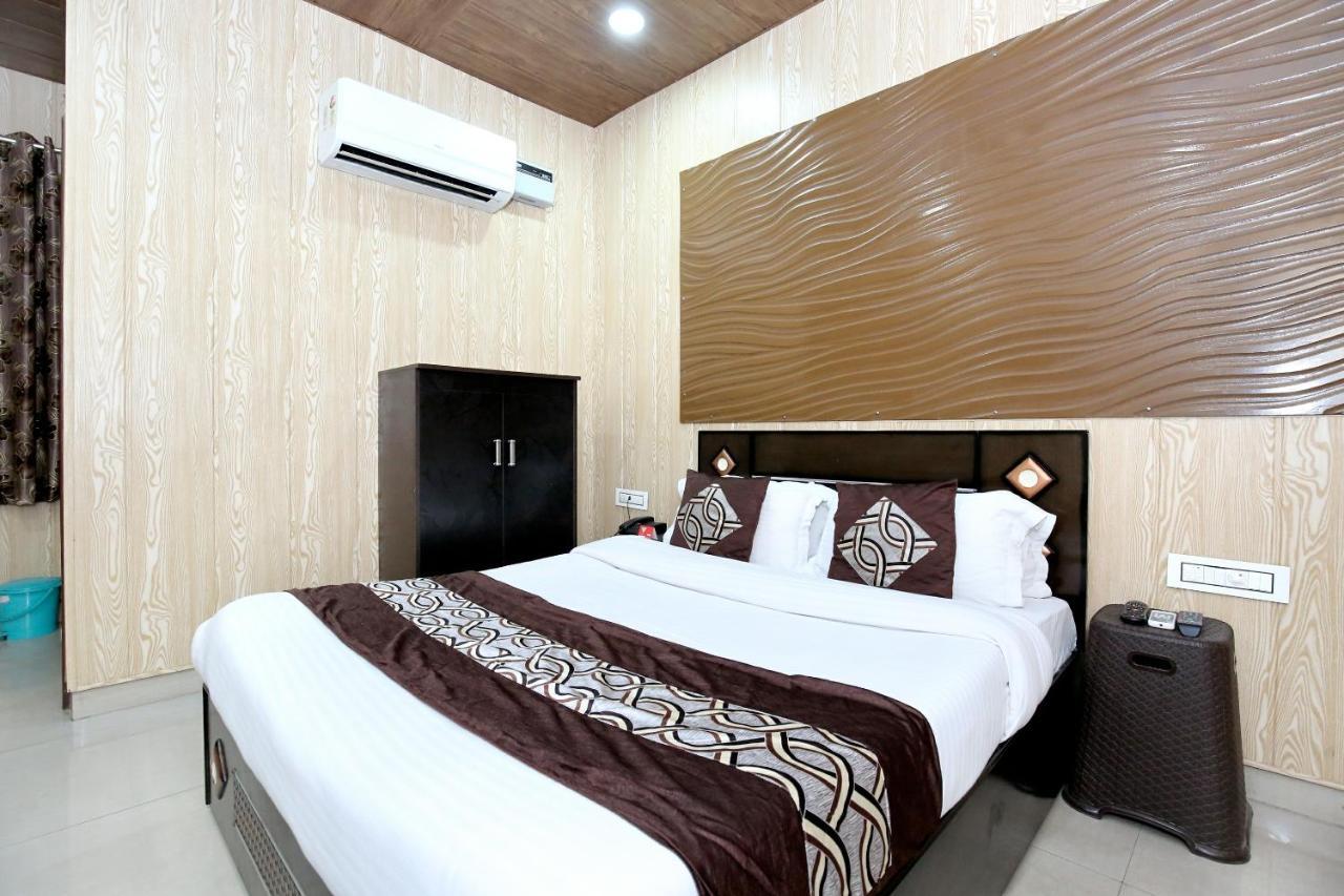 Oyo 8105 Royale Guest House Λουντιάνα Εξωτερικό φωτογραφία